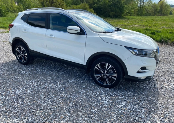 Nissan Qashqai cena 76999 przebieg: 125000, rok produkcji 2019 z Pabianice małe 704